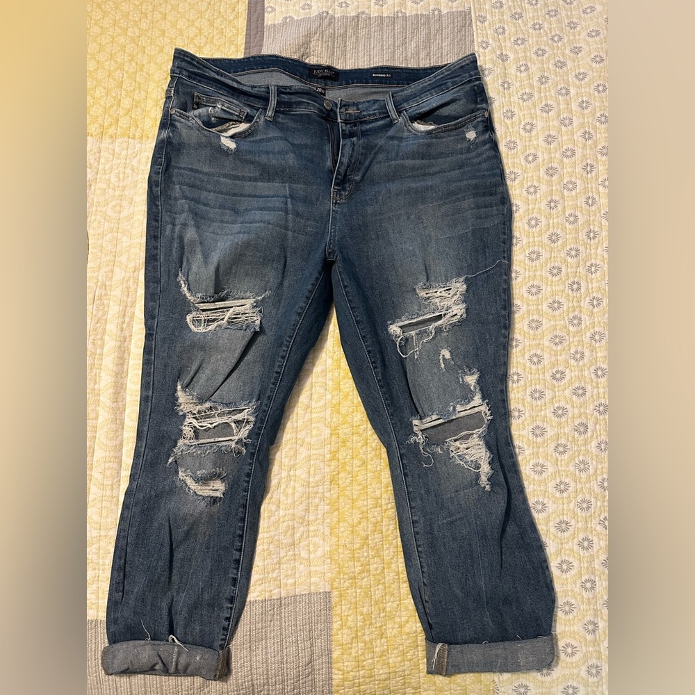 Judy Blue distressed boyfriend fit. Size 20W